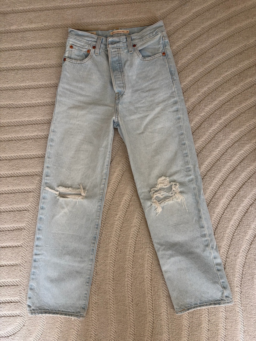 Levi’s Ribcage Straight Ripped Jeans